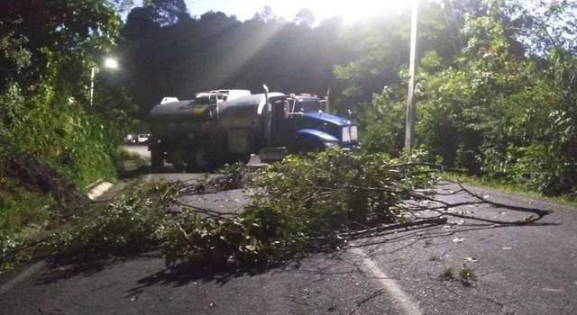 Continúa incomunicada la carretera San Cristóbal – Ocosingo por bloqueos
