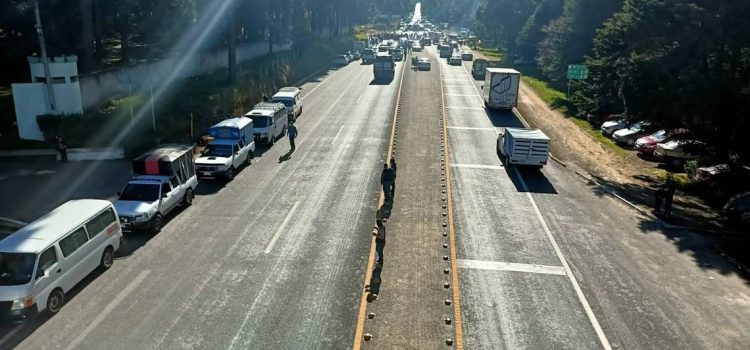 Levantan bloqueo carretero de Chiapas