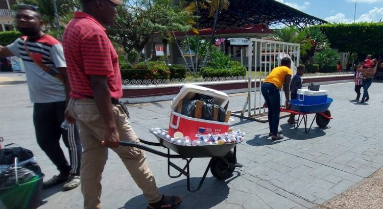 Invade ambulantaje de migrantes haitianos en Tapachula