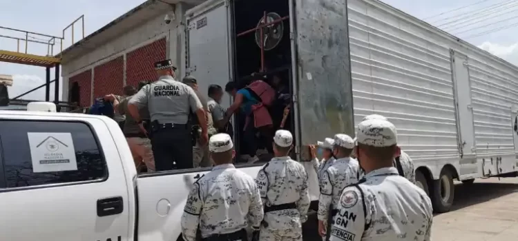 Autoridades rescatan a más de 100 migrantes en Tecpatán, Chiapas