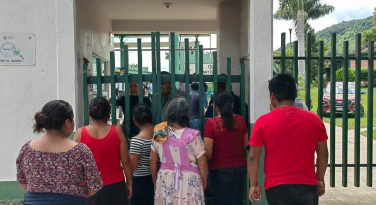 Se intoxican seis alumnos de preparatoria en Frontera Hidalgo
