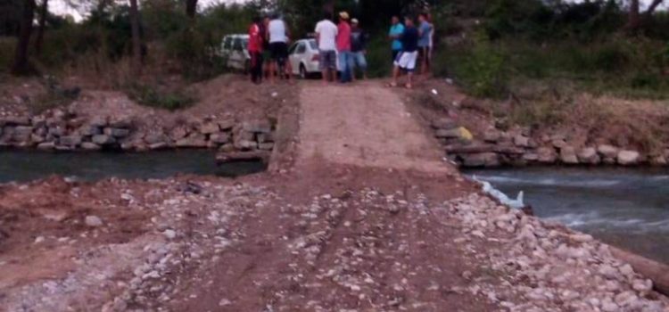 Habitantes de una comunidad de Chiapas, construyen puente ante negativa de autoridades