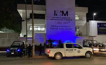 Rescatan a 55 migrantes de camión de tres toneladas en Chiapas