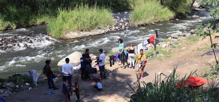  Se instalan migrantes de forma irregular en el río Coatán, en Chiapas