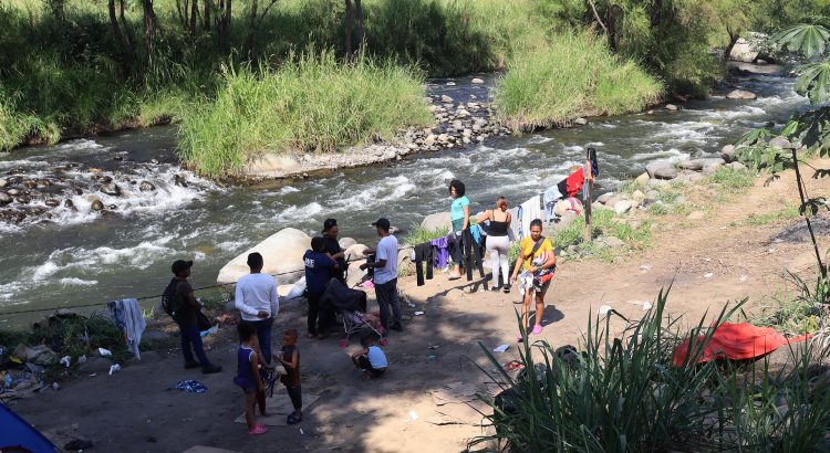  Se instalan migrantes de forma irregular en el río Coatán, en Chiapas