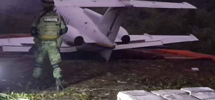 Detienen a menor de edad en una aeronave que transportaba cocaína en Chiapas