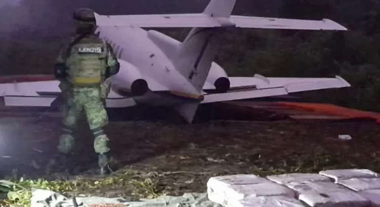 Detienen a menor de edad en una aeronave que transportaba cocaína en Chiapas