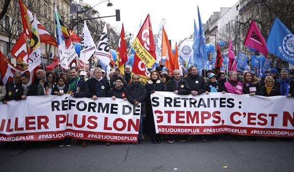 Regresan las protestas a las calles de Francia