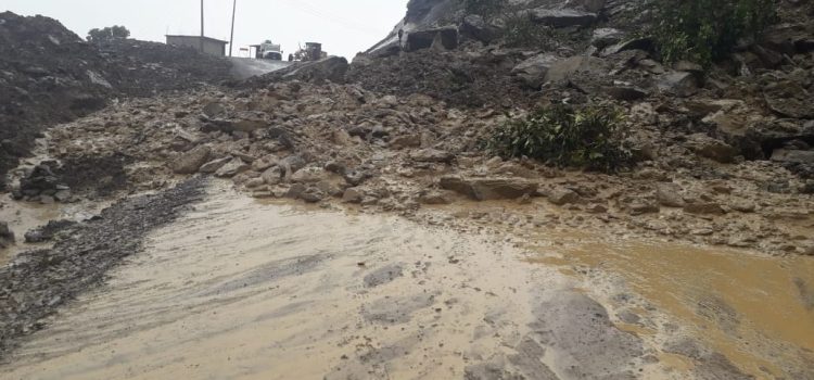 Se desgaja cerro en Chiapas por lluvias que dejó Frente frío 31