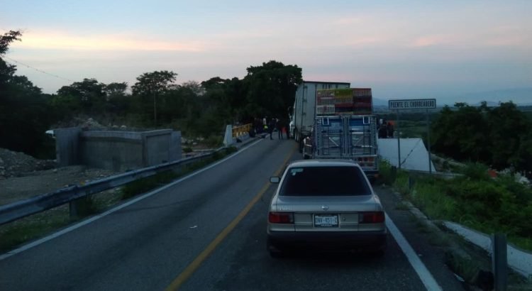 Bloquean por segundo día carretera San Cristóbal-Comitán