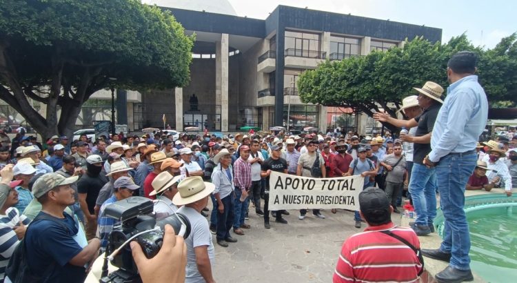 Se manifiestan en Tuxtla Gutiérrez en apoyo a alcaldesa de Teopisca