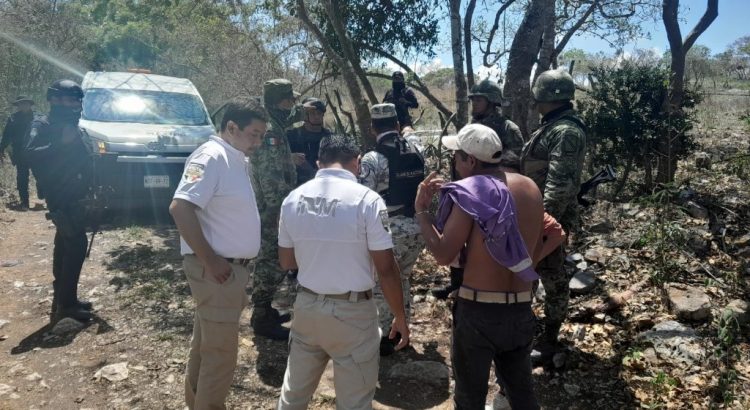 Localizan a 40 migrantes en vehículos abandonados en Chiapas