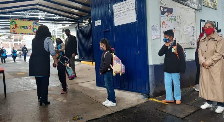Tras vacaciones de Semana Santa, miles de alumnos de San Cristóbal vuelven a clases