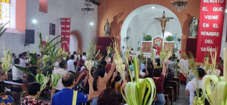 Con fe y devoción católicos celebran el Domingo de Ramos en Chiapas