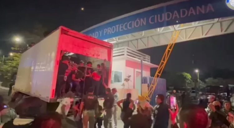 En Chiapas, rescatan a 174 migrantes que viajaban hacinados en la caja de un tractocamión