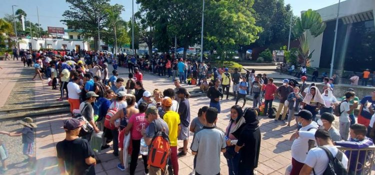 INM cierra el CAP de Tapachula y traslada a 900 migrantes a Tuxtla Gutiérrez