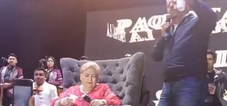 Alcalde de Comitán ofende a los asistentes en concierto de Paquita la del Barrio