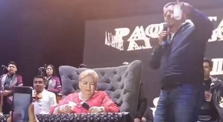 Alcalde de Comitán ofende a los asistentes en concierto de Paquita la del Barrio