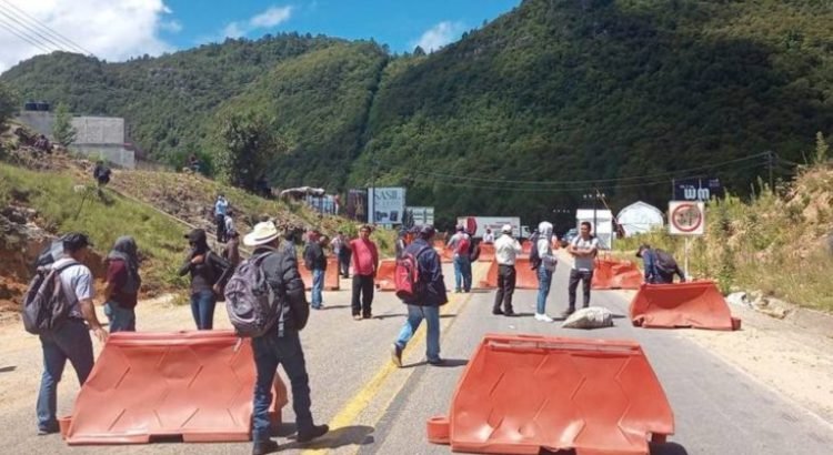 Tras bloqueos, habrá mesa de atención entre maestros y autoridades