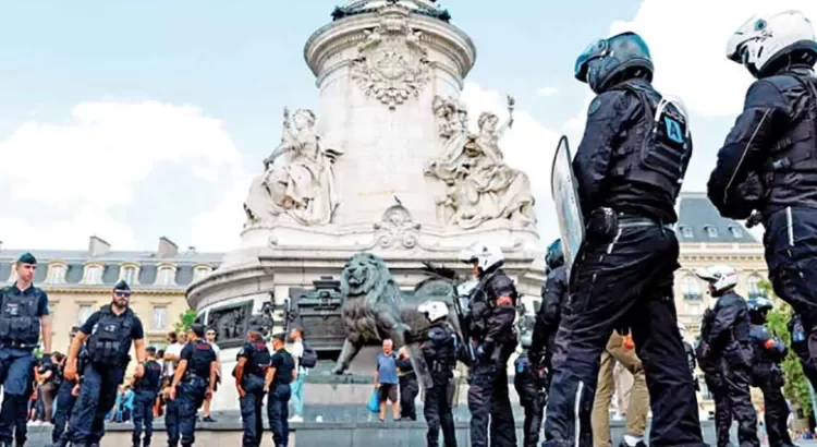 Desafían prohibición a protestar en París Desafían prohibición a protestar en París