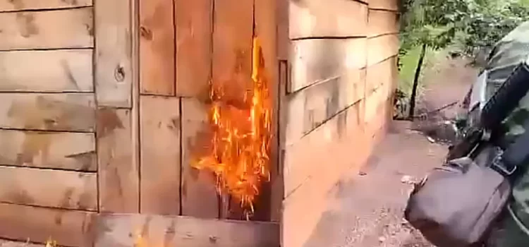 Sujetos armados queman casas en Pantelhó, Chiapas