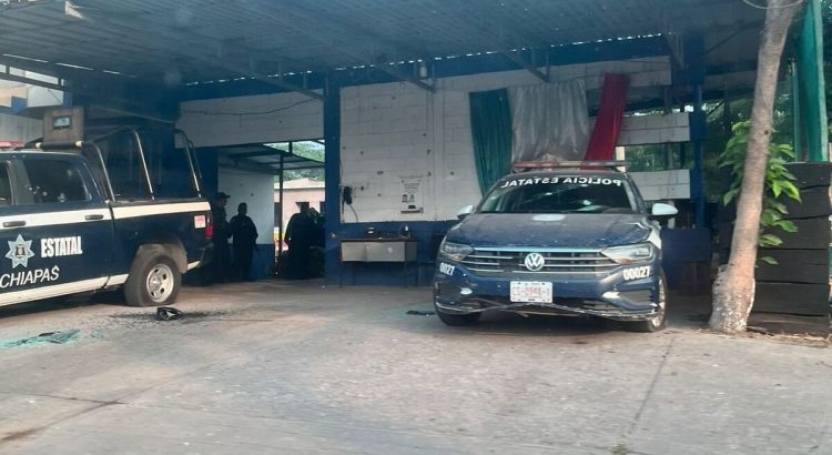 Hombres armados atacan sede de Policía Estatal en Reforma, Chiapas