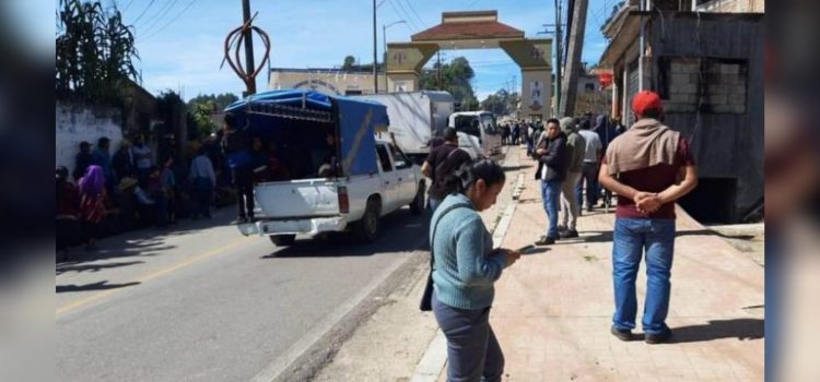 Bloqueos carreteros paralizan Chiapas