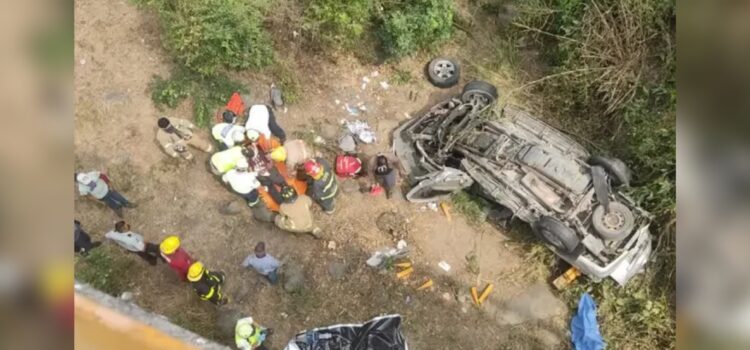 Dos migrantes fallecidos y 38 heridos por accidente en Chiapas