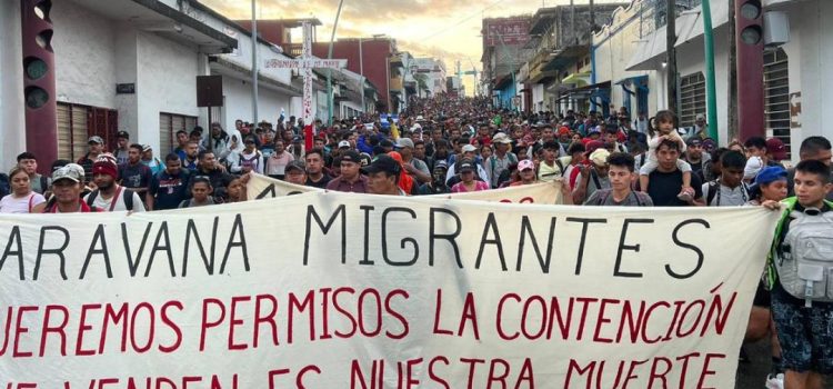 Sale de Chiapas caravana de más de 5 mil migrantes con destino a Oaxaca;