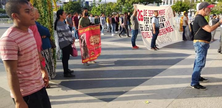 Estudiantes protestan en Chiapas, exigen resultados en caso Ayotzinapa