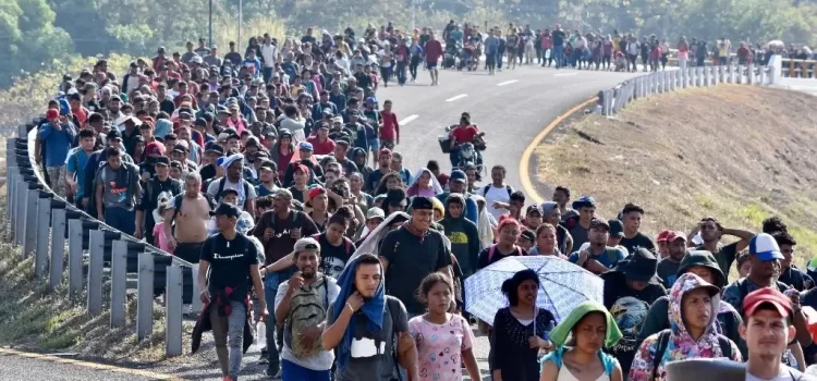 Caravana migrante cruza cinco puntos de inspección en Chiapas
