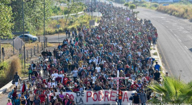 Caravana migrante se desintegra en Chiapas; acepta tramitar documentos en Huixtla