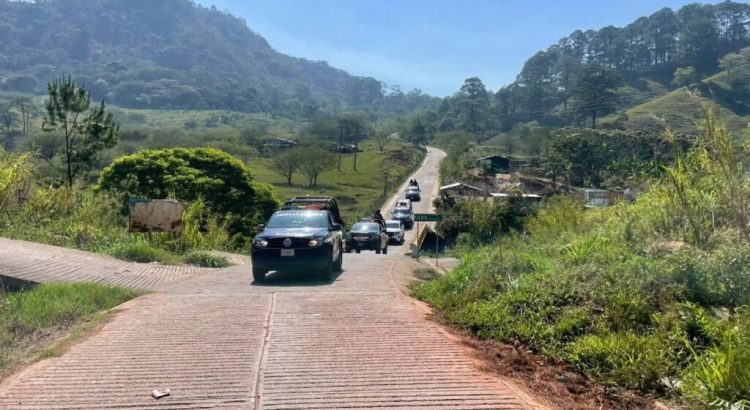 Rescatan a maestros retenidos en Pantelhó, Chiapas