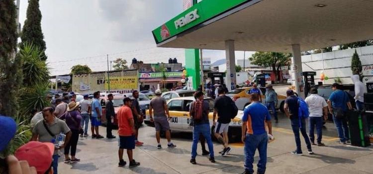 Maestros del SNTE Chiapas tomaron las gasolineras y regalaron combustible