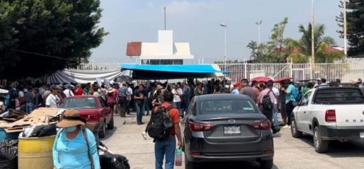 CNTE libera centro de distribución de Pemex en Chiapas