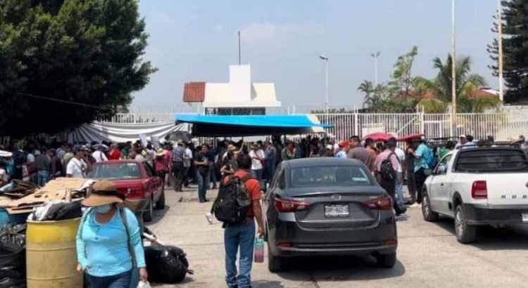 CNTE libera centro de distribución de Pemex en Chiapas