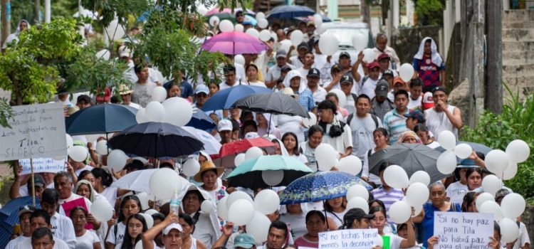 Habitantes desplazados en Tila marchan para exigir paz