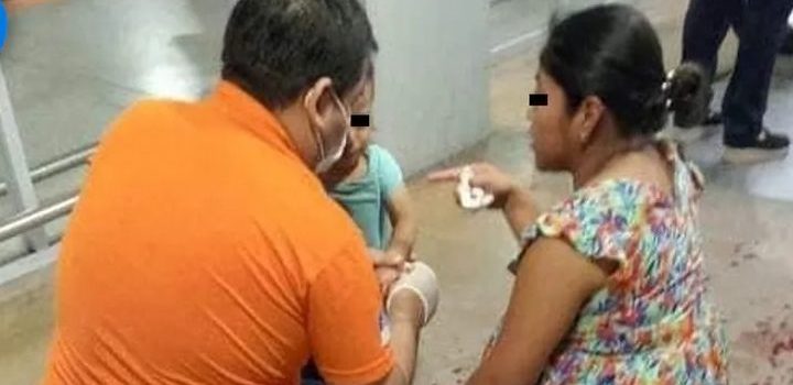 Una mujer y su hija, quedan prensadas en escaleras eléctricas de un supermercado en Chiapas