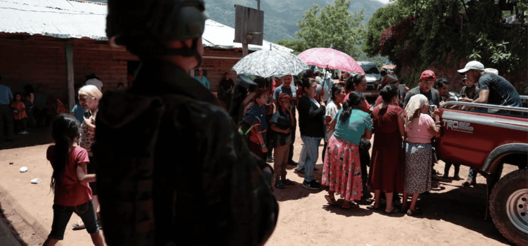 SRE atiende a refugiados en Guatemala que huyeron de la violencia en Chiapas