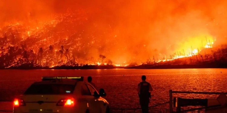 Desalojo masivo en California: el incendio Thompson obliga a miles a evacuar
