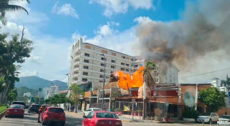 Incendio en Chiapas arrasa con 25 locales comerciales