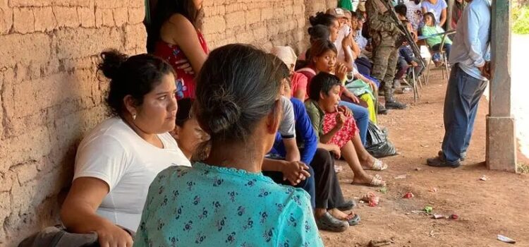 Refugiados de Chiapas en Guatemala, reciben estatus humanitario y apoyo integral