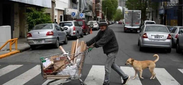 La pobreza en Argentina sube al 52.9% en medio de la crisis económica bajo el gobierno de Milei