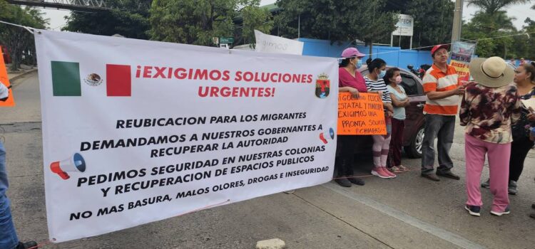 Vecinos de Tuxtla Gutiérrez bloquean Libramiento Sur por presencia de migrantes