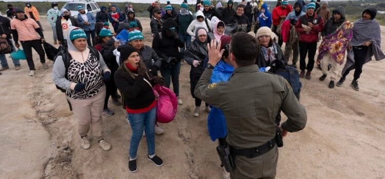 Carteles del narcotráfico controlan flujos migratorios en la frontera sur de México