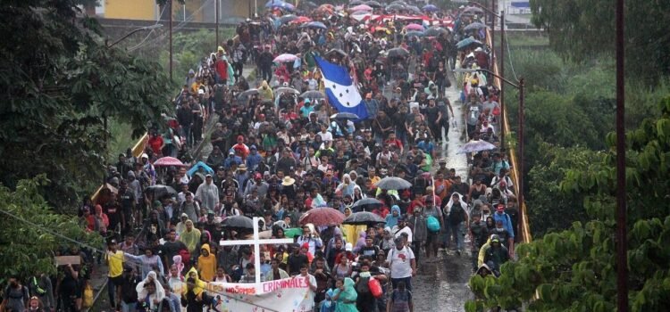 Caravana migrante parte de Tapachula con rumbo a la frontera norte