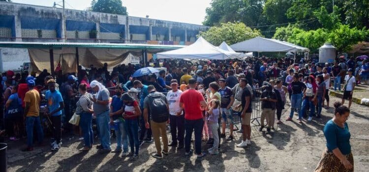 Crisis migratoria en Tapachula: cientos de personas esperan para solicitar asilo