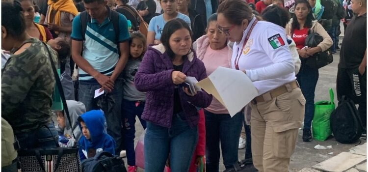 Migrantes con citas programadas son trasladados de Chiapas a la frontera norte de México