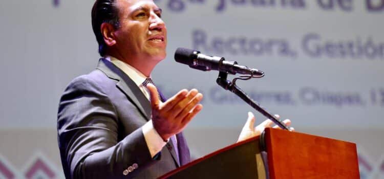 Gobernador de Chiapas destaca avances en seguridad durante ceremonia en la Unicach