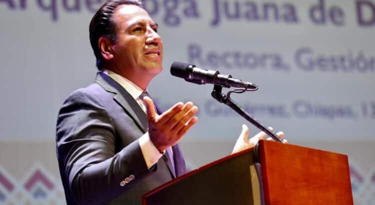 Gobernador de Chiapas destaca avances en seguridad durante ceremonia en la Unicach